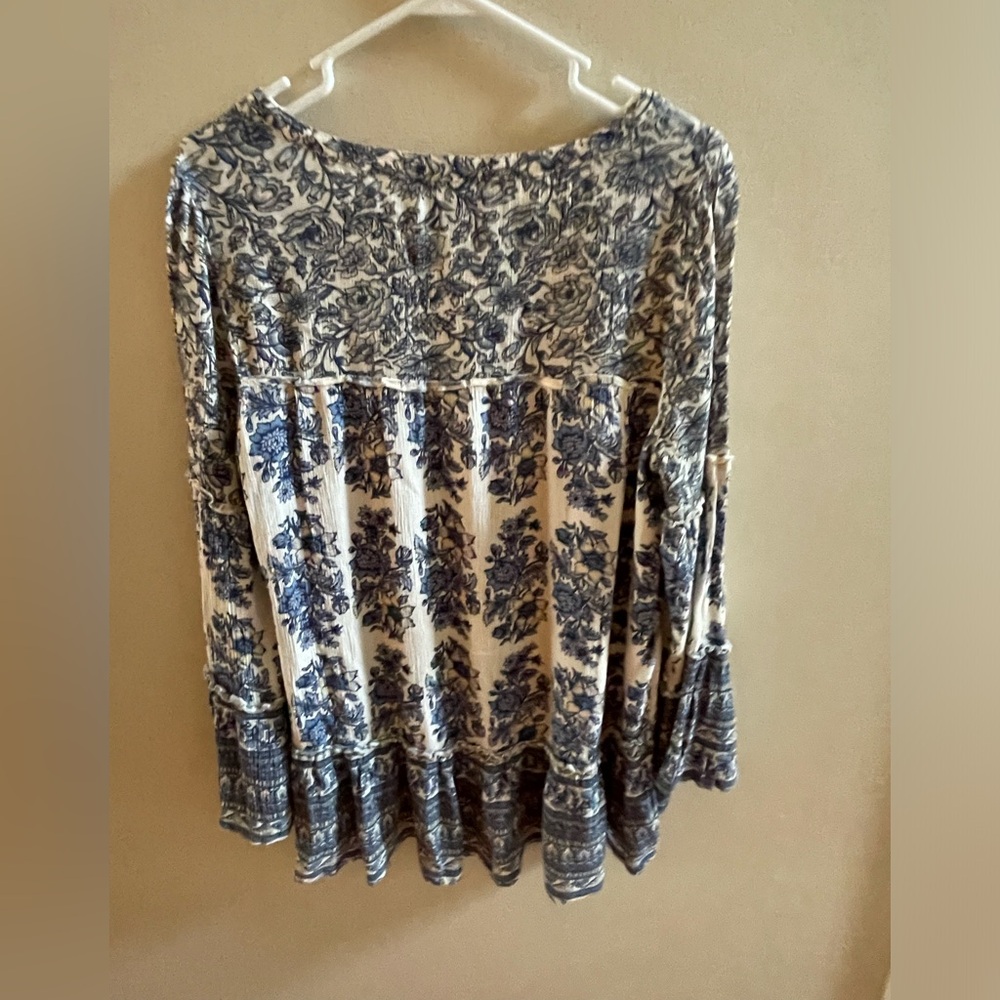 American eagle outfitter Crisscross front top - Picture 2 of 6